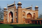 Eines der 4 Tore des Taj Mahal
