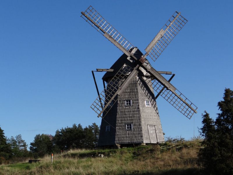 Windmühle mit Holzschindeln